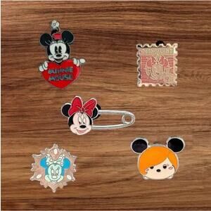 5 Minnie Mouse Disney Parks Trading Pins, Plus 2 Bonus Pins